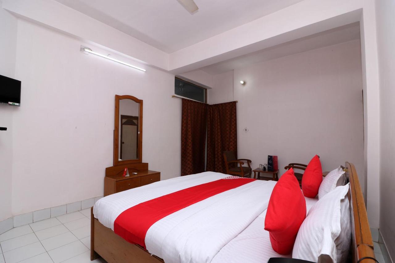 Oyo 16112 Hotel Uruvela International Bodh Gaya Exteriör bild